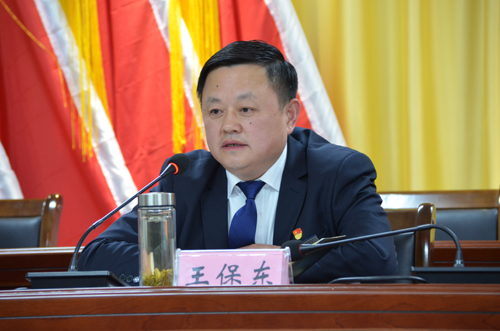 以會(huì)代課擰緊安全螺絲帽 在集團(tuán)安全警示教育會(huì)上，王保東同志這樣說(shuō)