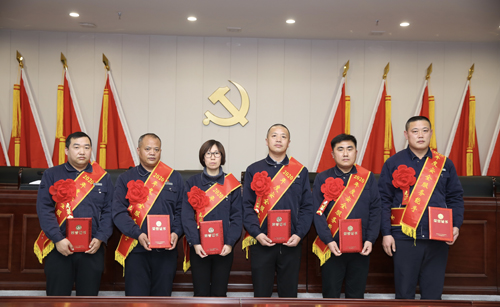 0203 安全服務(wù)能手從左至右依次為 黨萬超、朱學(xué)民、任興芳、王琳汝、周冬偉、王須波.jpg