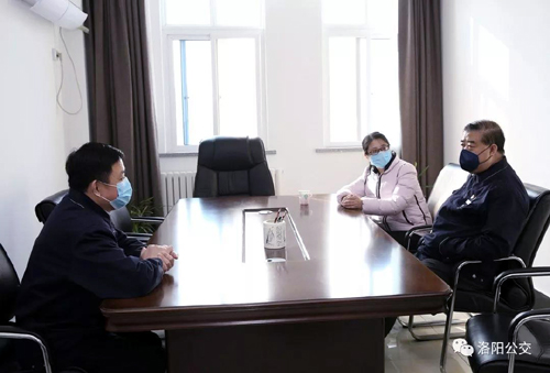 眾志成城、共克時(shí)艱——團(tuán)市委向公交一線捐贈疫情防控物資