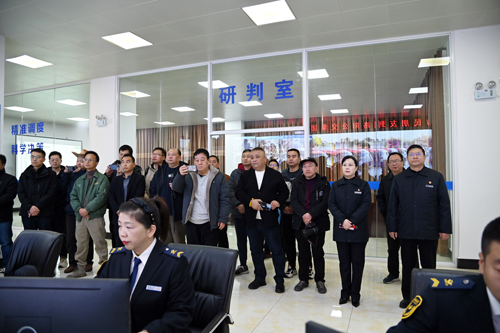 慶祝建司70周年！洛陽公交集團(tuán)邀請市民代表“零距離”探秘公交01.JPG