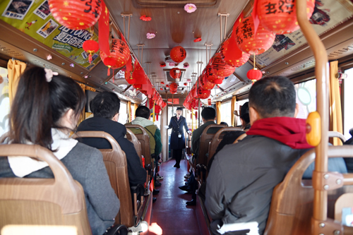 慶祝建司70周年！洛陽公交集團(tuán)邀請市民代表“零距離”探秘公交03.JPG